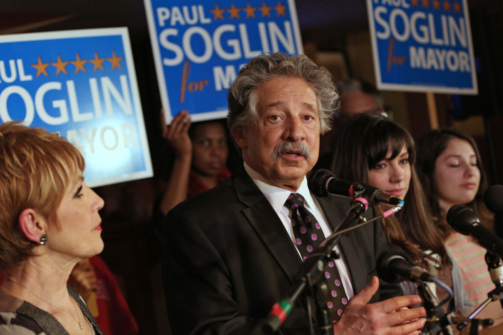 2015: Wins reelection